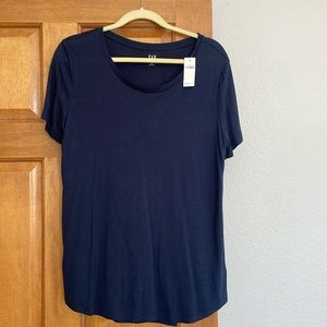 GAP Women’s Navy Tshirt size large